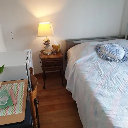 Des Clematites Homestay *